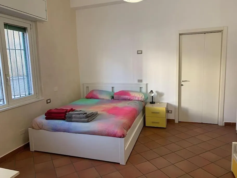 Apartment Bright - Entire Apt - 24H Check-In Milan Italy