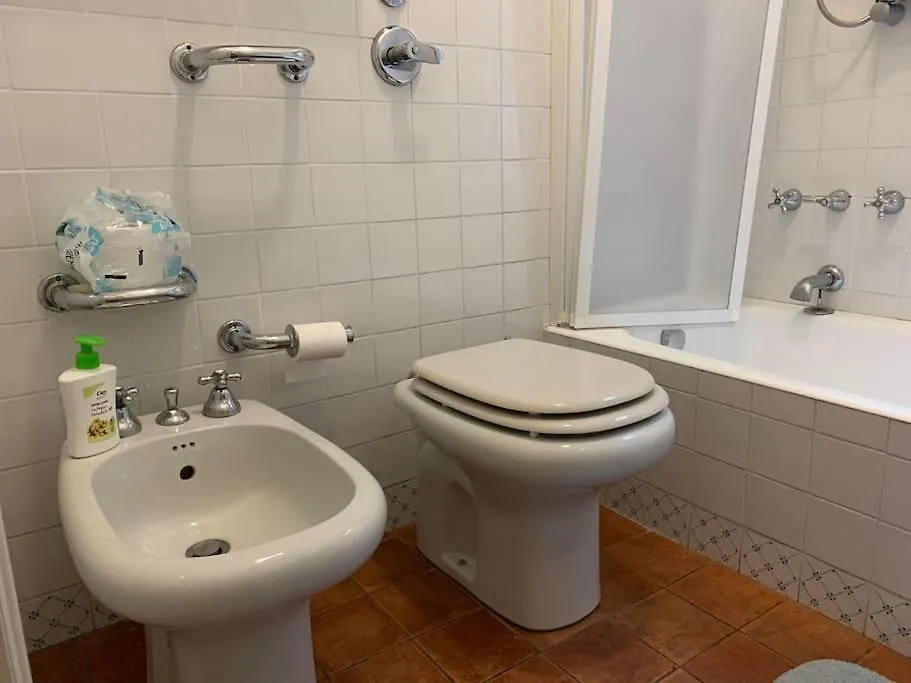 Bright - Entire Apt - 24H Check-In Milan Apartment